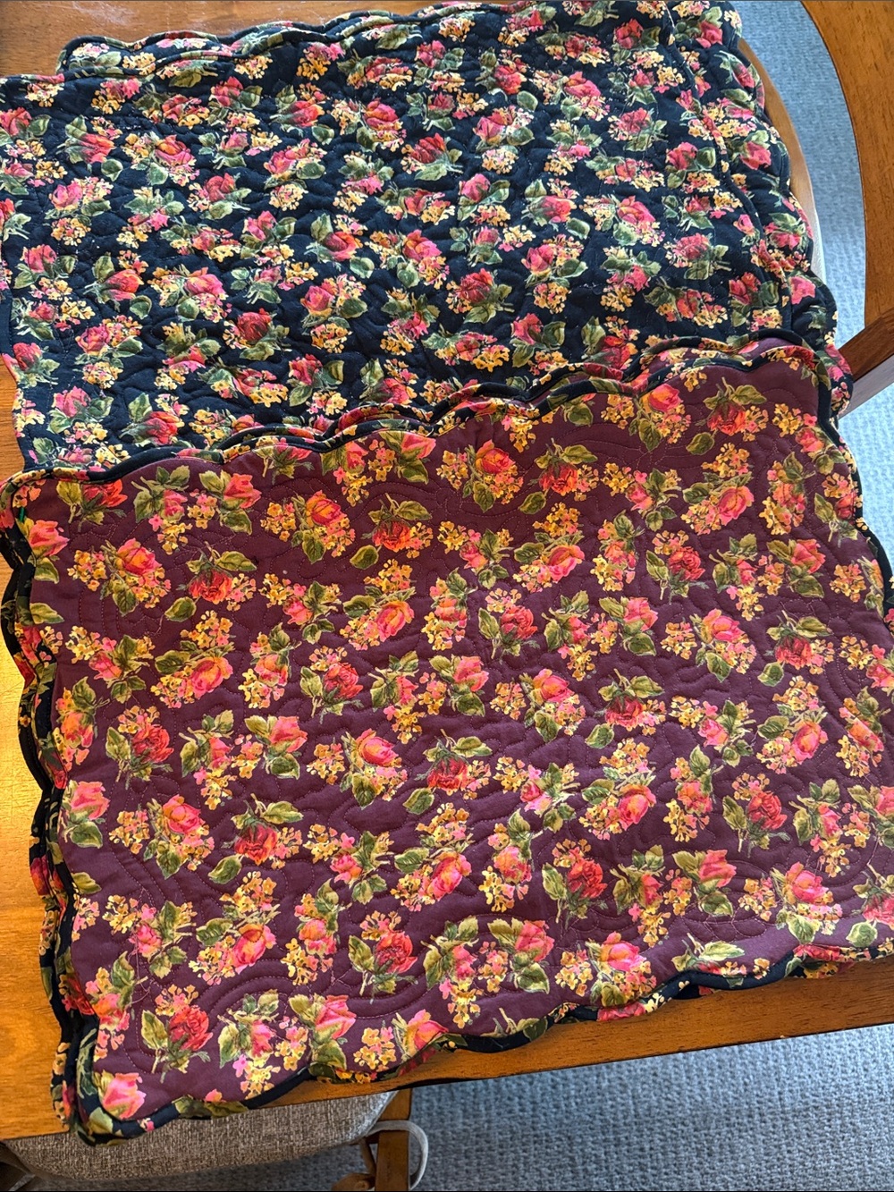 April Cornell Reversible Quilted floral Table place mat 8 piece set scallop rose